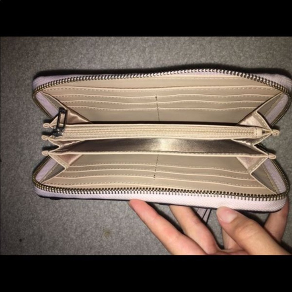 guess wallet - Picture 2 of 2